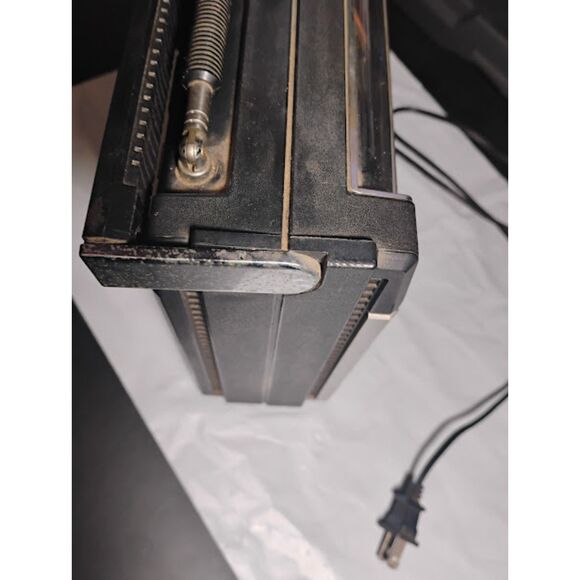 General Electric AM/FM Radio 7-2885F (Static When You Adjust Volume) - Picture 5 of 11